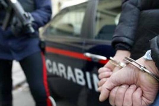 Ladro albanese espulso, ma gira a Genova per fare altri furti in casa: arrestato In carcere il prof. del liceo genovese che molestò studentesse nel 2017