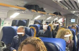 Assessora aggredita sul treno per la mascherina: identificata la ragazza violenta