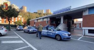 A10 si schianta con l’auto e l’abbandona