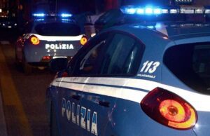 Aggredisce coinquilino ed agenti intervenuti: 27enne arrestato Scippa la collanina ad coetaneo: arrestato 25enne