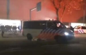 Scontri a Rotterdam, la Polizia spara: 7 feriti e una ventina di arresti | Video Scontri a Rotterdam, la polizia spara. 7 feriti e una ventina di arresti