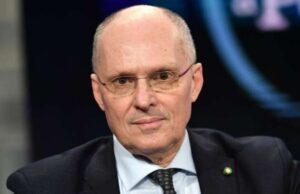 Ricciardi: possibile peggioramento a gennaio, avanti con terza dose