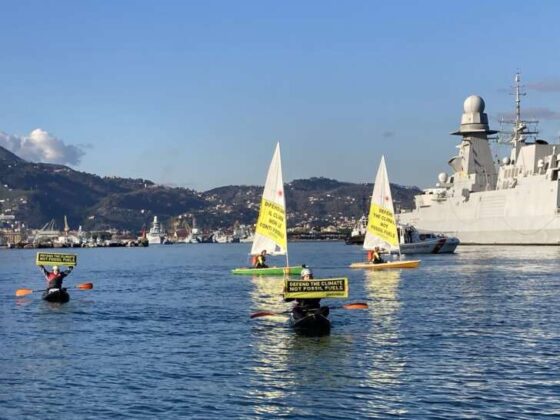 Azione dimostrativa di Greenpeace nel porto della Spezia