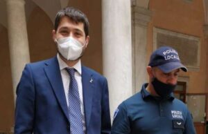 Controlli normativa anti Covid: 31 persone sanzionate dalla Polizia locale Controlli green pass e mascherine a Genova, 20 multe della Polizia locale