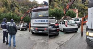 Cimitero di Voltri, sei auto abbandonate rimosse dalla polizia locale