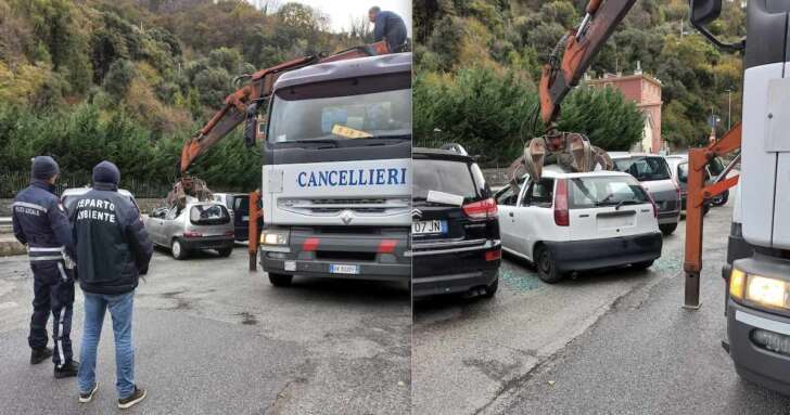 Cimitero di Voltri, sei auto abbandonate rimosse dalla polizia locale