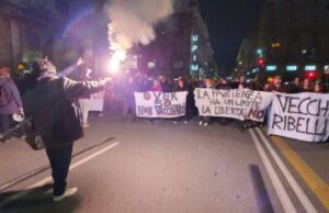 Un migliaio No Green pass in corteo a Genova