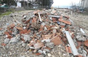 Abbandona rifiuti edili alle Trexende di Loano Abbandona rifiuti edili alle Trexende di Loano