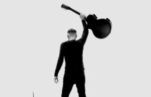 Kick ass il nuovo singolo di Brian Adams Kick ass il nuovo singolo di Brian Adams