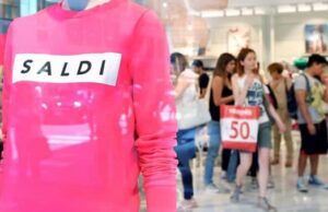 La pioggia rallenta la partenza dei saldi genovesi La pioggia rallenta la partenza dei saldi genovesi