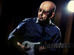 La rivoluzione il nuovo singolo di Enrico Ruggeri La rivoluzione il nuovo singolo di Enrico Ruggeri