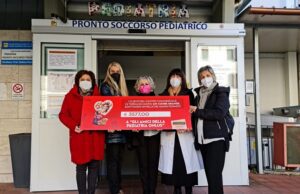 Le Terrazze e l’associazione Gli amici della pediatria onlus per l’iniziativa solidale “Adotta un peluche” Gli Amici della Pediatria Onlus