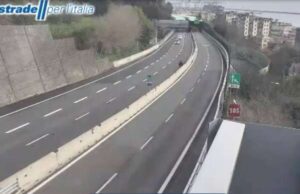 Deviazione Bivio A10/A26 Trafori fino alle 6:00 di lunedì 31 gennaio Deviazione Bivio A10/A26 Trafori fino alle 6:00 di lunedì 31 gennaio