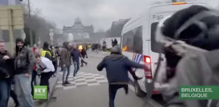 Manifestazione a Bruxelles degenera ed è guerriglia urbana