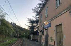 La protesta degli abitanti di Granara di Pegli: “Dimenticati da Trenitalia, isolati dal mondo”