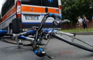 Ciclista muore schiacciato da un tir a Genova Bolzaneto Ciclista muore schiacciato da un tir a Genova Bolzaneto