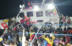 Guardia costiera soccorre 305 migranti al largo di Lampedusa | Video