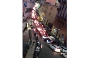Pullman granturismo a Nervi: traffico bloccato