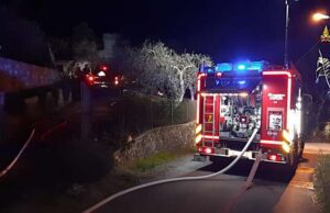 Pigna, incendio distrugge magazzino: uomo ricoverato in stato di shock Pigna, incendio distrugge magazzino: uomo ricoverato in stato di shock