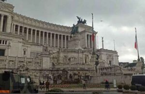 Fronte di Liberazione Nazionale a Roma presso Altare della Patria Fronte di Liberazione Nazionale a Roma presso Altare della Patria