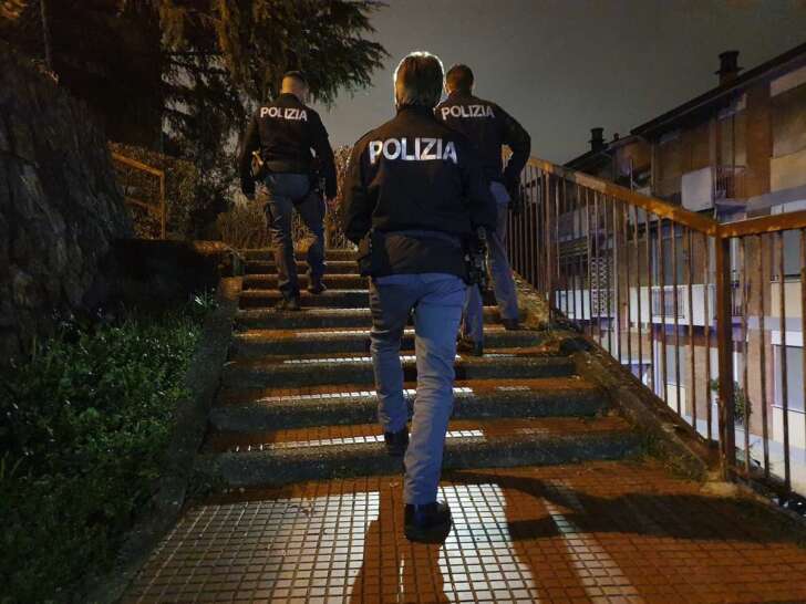 Controlli della Polizia nel quartiere spezzino di Fossitermi