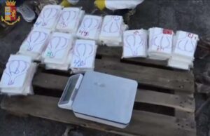 Maxi sequestro di 240 kg cocaina in porto a Vado Ligure | Video Chat mi rielabori l'articolo in ottica seo. Maiuscole e minuscole ai posti giusti nel titolo e nei sottotitoli come da grammatica italiana