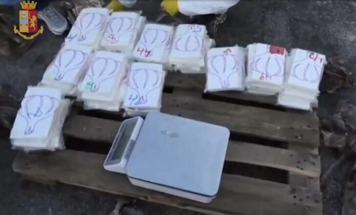 Maxi sequestro di 240 kg cocaina in porto a Vado Ligure