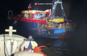 La Guardia costiera soccorre 573 migranti in area Jonica | Video