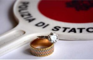 Furto di gioielli a casa di un’anziana, denunciata badante Furto di gioielli a casa di un’anziana, denunciata badante