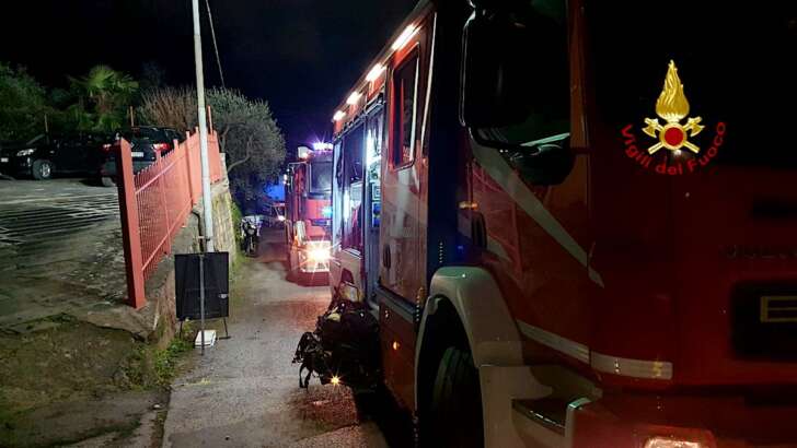 Cogorno, a fuoco tetto di una casa: fiamme spente dai VVF