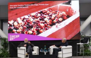 Petrini e Don Ciotti: «Vino e diritti devono andare di pari passo» Petrini e Don Ciotti «Vino e diritti devono andare di pari passo»