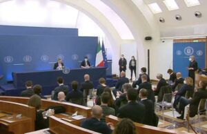 Draghi: stop allo stato di emergenza. Road map per allentare le misure Draghi: stop allo stato di emergenza. Road map per allentare le misure