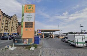 Caro carburante, Svezia abbassa tasse e dà denaro a proprietari auto
