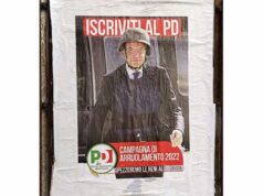 Roma, manifesti con Letta con elmetto per campagna Pd di arruolamento Roma, manifesti con Letta con elmetto per campagna Pd di arruolamento
