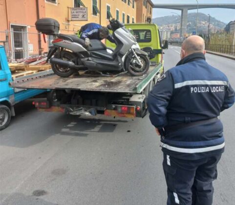 La Polizia locale rimuove altri 34 veicoli abbandonati