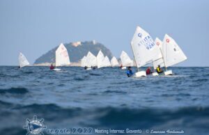 La Salvatore e Romillo ad Alassio in testa alla flotta Optimist