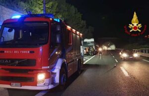 A10, camion in fiamme chiuso tratto tra Arma di Taggia e Sanremo per 7 ore A10: camion in fiamme chiude il tratto tra Arma di Taggia e Sanremo per 7 ore