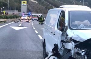 Migranti a piedi in A10, incidente mortale. Mai: Lamorgese si svegli