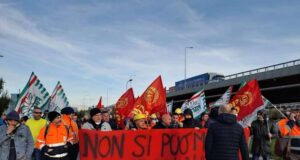 Lavoratori Acciaierie d’Italia in corteo, disagi per il traffico a ponente