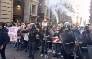 Draghi contestato pesantemente a Torino: Non ti vogliamo Draghi contestato pesantemente a Torino: Non ti vogliamo