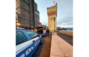Polizia arresta un uomo a Savona per detenzione di droga e spaccio Brandisce bastone sul lungomare di Savona, 47enne denunciato