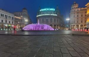 De Ferrari, 27enne genovese preso a sprangate per una donna: fratture multiple Piazza de Ferrari, Genova-Illuminazione fontana