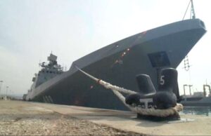 La fregata russa Ammiraglio Makarov nel Mar Nero colpita da un missile