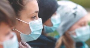 Mascherine a scuola, l'appello del Garante Lalla per limitarne l’uso