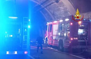 Auto si ribalta nella notte a Genova Est, tre feriti leggeri