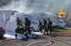 A fuoco camper parcheggiato a Sestri Levante, fiamme spente dai VVF