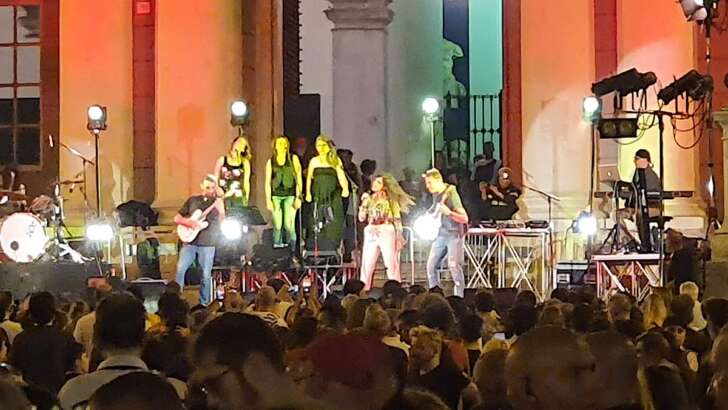 San Giovanni, falò e musica in piazza Matteotti: oggi la festa prosegue