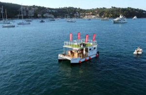 Un bar galleggiante nel Golfo dei Poeti Unicorn-Bar galleggiante nel Golfo dei Poeti a La Spezia