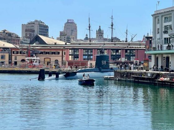 Il sommergibile Nazario Sauro è tornato in Darsena a Genova