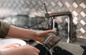 Abitudini di consumo, quanto il comportamento individuale può impattare sulle spese Il caro bollette comincia a pesare sulle tasche degli italiani, tanto che appare sempre più necessario rivedere le proprie abitudini per attutire il contraccolpo.